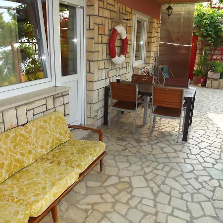 Apartments Maricic 200 Meters From The Beach Novi Vinodolski Exterior foto