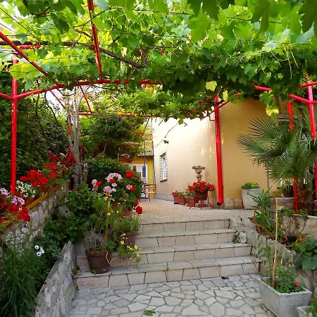 Apartments Maricic 200 Meters From The Beach Novi Vinodolski Exterior foto