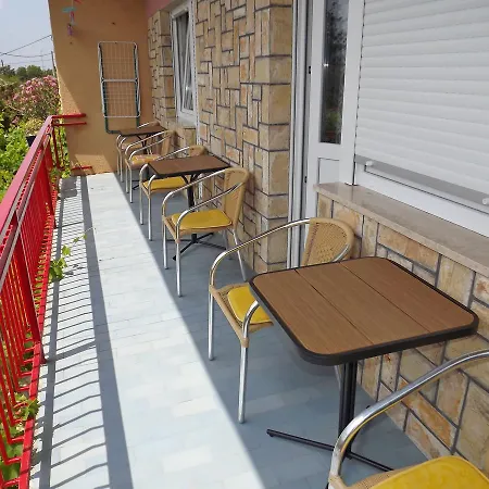Apartments Maricic 200 Meters From The Beach Novi Vinodolski Exterior foto
