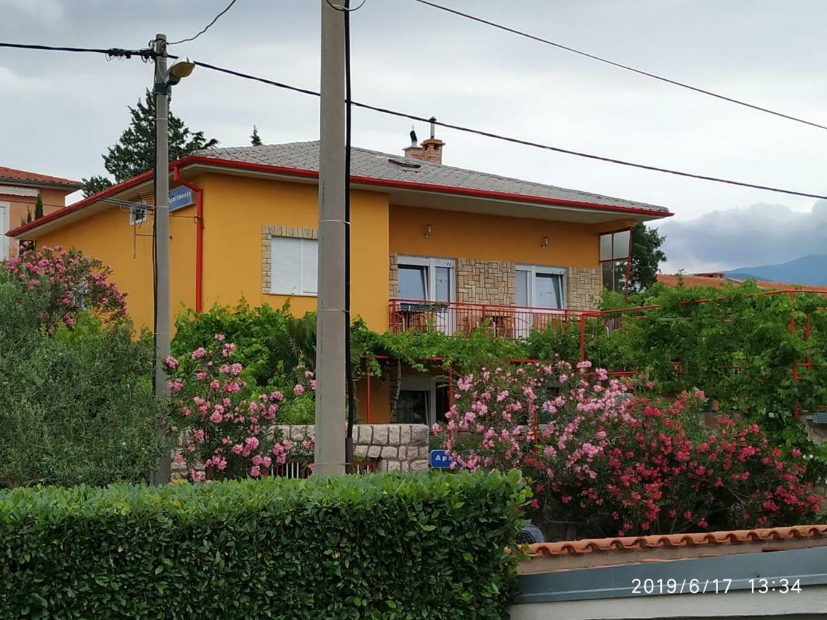 Appartement Maricic 200 Meters From The *